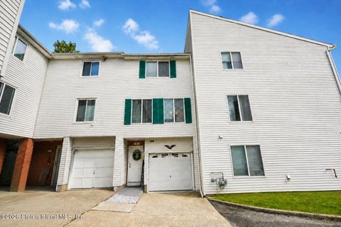 Townhouse For Sale - 161 Emily Lane<br/> Staten Island, NY 10312