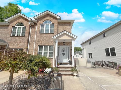 Photo of 124 Santa Monica Lane, Staten Island, NY 10309 (MLS # 2503917)