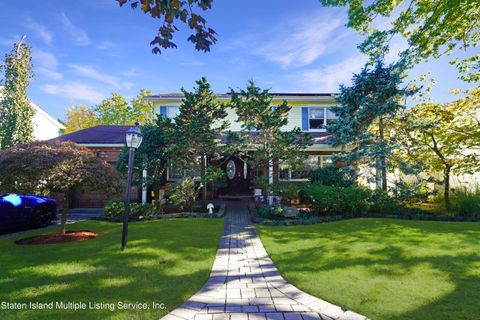 Photo of 18 Edwin Street, Staten Island, NY 10312 (MLS # 1165135)