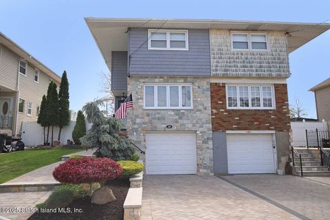 Photo of 140 Roman Avenue, Staten Island, NY 10314 (MLS # 2502456)