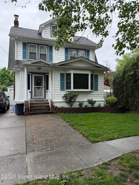 Photo of 2 Curtis Court, Staten Island, NY 10310 (MLS # 2502795)