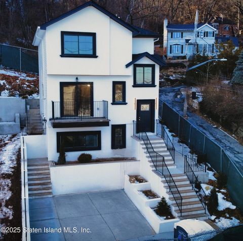 Photo of 802 Van Duzer Street, Staten Island, NY 10304 (MLS # 2504573)