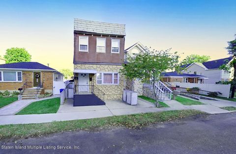 Photo of 69 Maple Parkway, Staten Island, NY 10303 (MLS # 2400210)