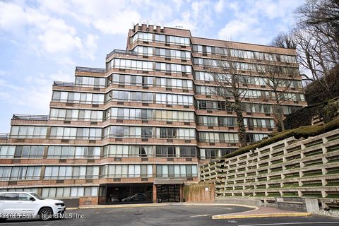 Photo of 755 Narrows Road N #401, Staten Island, NY 10304 (MLS # 2501175)