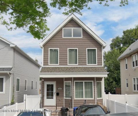 Photo of 493 Delafield Avenue, Staten Island, NY 10310 (MLS # 2400718)