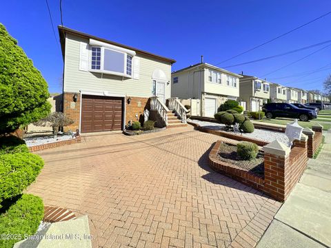 Photo of 105 Bartlett Avenue, Staten Island, NY 10312 (MLS # 2501565)