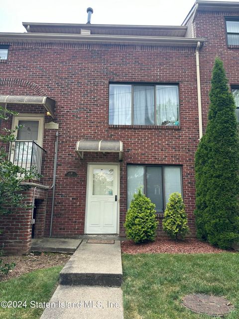 Photo of 8 Justin Avenue, Staten Island, NY 10306 (MLS # 2404191)