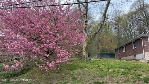 Photo of 100 Cedar Terrace, Staten Island, NY 10304 (MLS # 2602310)