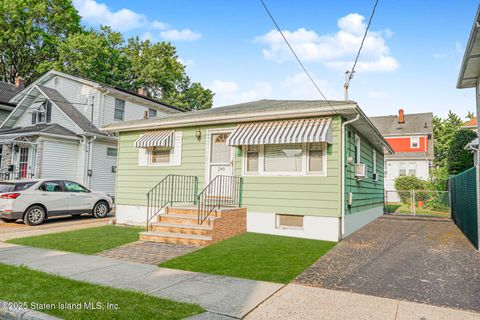Photo of 249 Dickie Avenue, Staten Island, NY 10314 (MLS # 2504269)