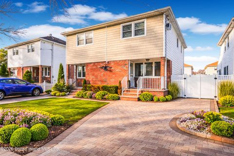 Photo of 175 Benton Avenue, Staten Island, NY 10305 (MLS # 2601596)