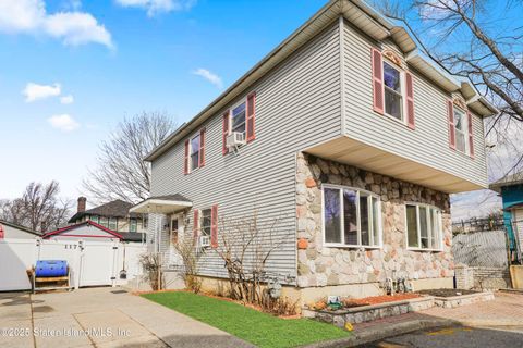 Photo of 117 Bement Court, Staten Island, NY 10310 (MLS # 2500557)