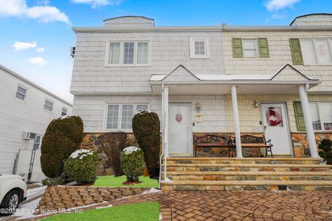 Photo of 519 Eltingville Boulevard, Staten Island, NY 10312 (MLS # 2500720)