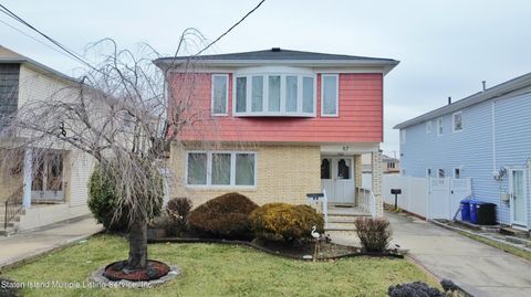 Photo of 67 Reading Avenue, Staten Island, NY 10312 (MLS # 2400337)