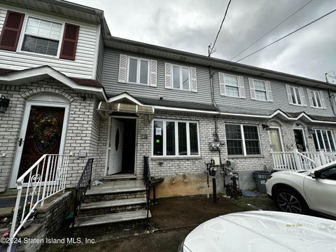 Photo of 110 Pearsall Street, Staten Island, NY 10305 (MLS # 2403969)