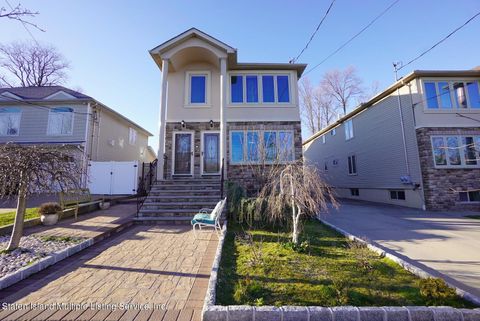 Photo of 25 Summit Place, Staten Island, NY 10312 (MLS # 1160823)