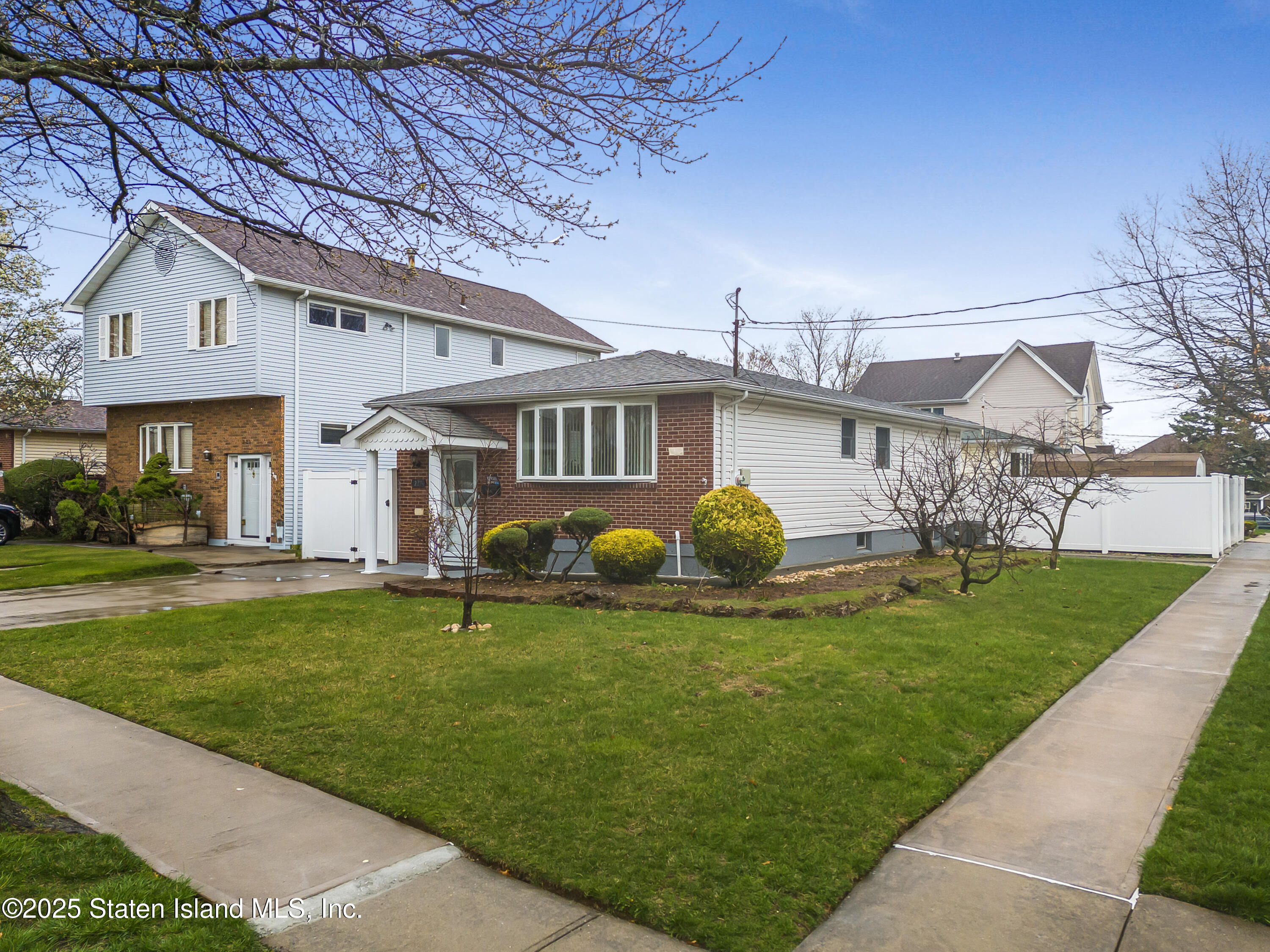227 Woods Of Arden Road, Staten Island, New York image 3
