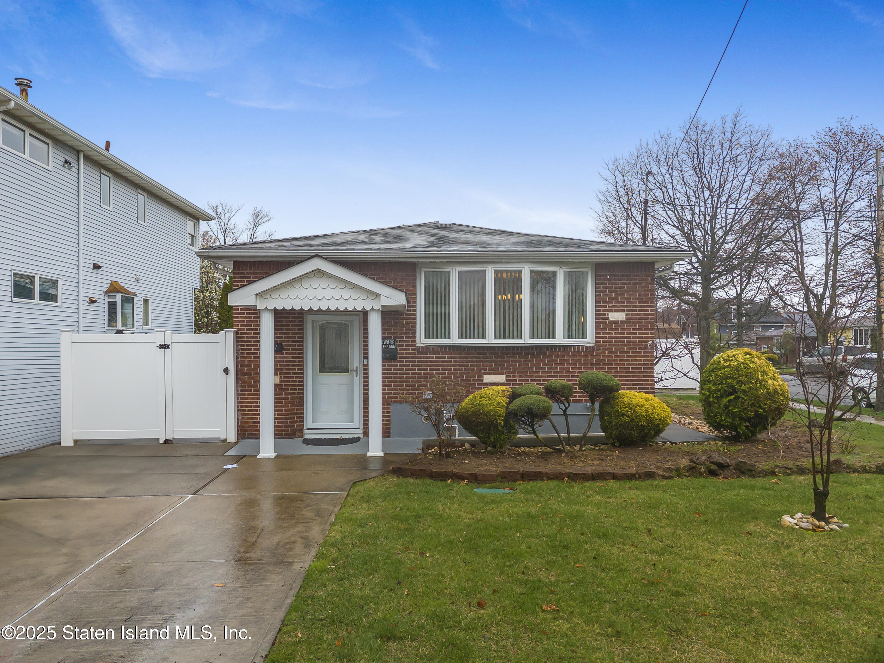 227 Woods Of Arden Road, Staten Island, New York image 1