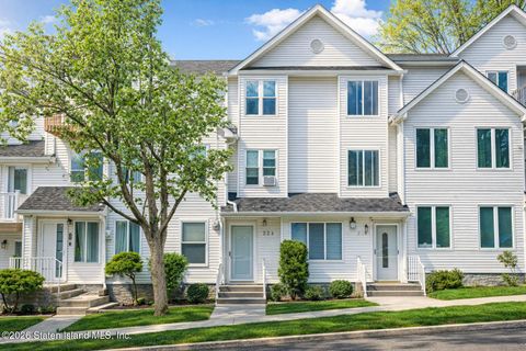 Photo of 221 Arlo Road, Staten Island, NY 10301 (MLS # 2602127)
