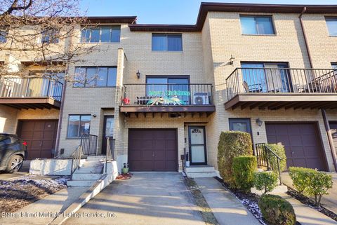 Photo of 11 Amy Court, Staten Island, NY 10314 (MLS # 1159981)