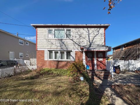 Photo of 37 E Stroud Avenue, Staten Island, NY 10308 (MLS # 2506921)
