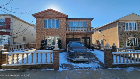 Photo of 59 Radford Street, Staten Island, NY 10314 (MLS # 2500375)