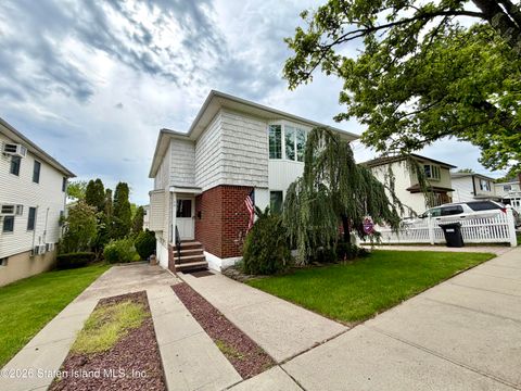 Photo of 10 Twombly Avenue, Staten Island, NY 10306 (MLS # 2602279)
