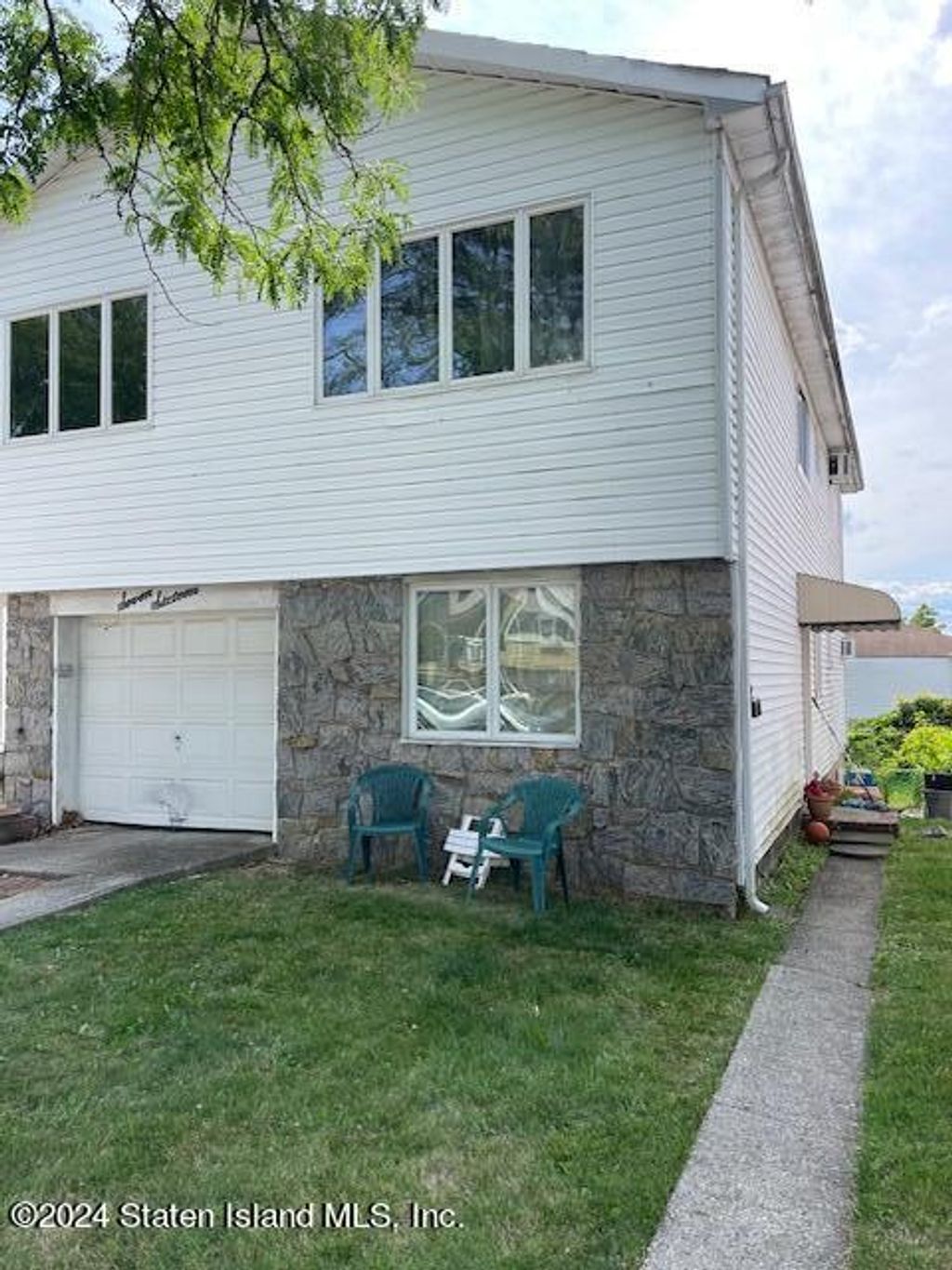 Photo of 716 Harris Avenue, Staten Island, NY 10314 (MLS # 2404487)