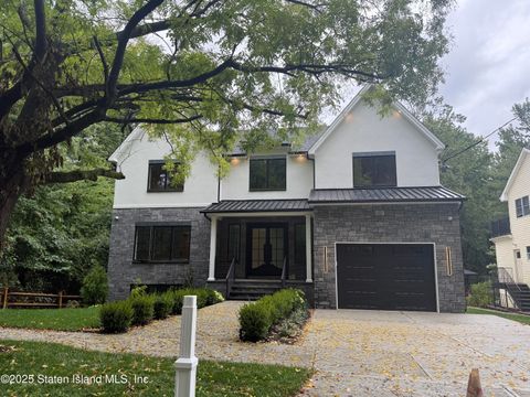 Photo of 171 Androvette Avenue, Staten Island, NY 10312 (MLS # 2506061)
