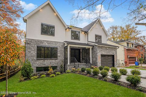 Photo of 171 Androvette Avenue, Staten Island, NY 10312 (MLS # 2506061)