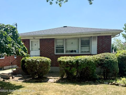 Photo of 960 Rensselaer Avenue, Staten Island, NY 10309 (MLS # 2503014)