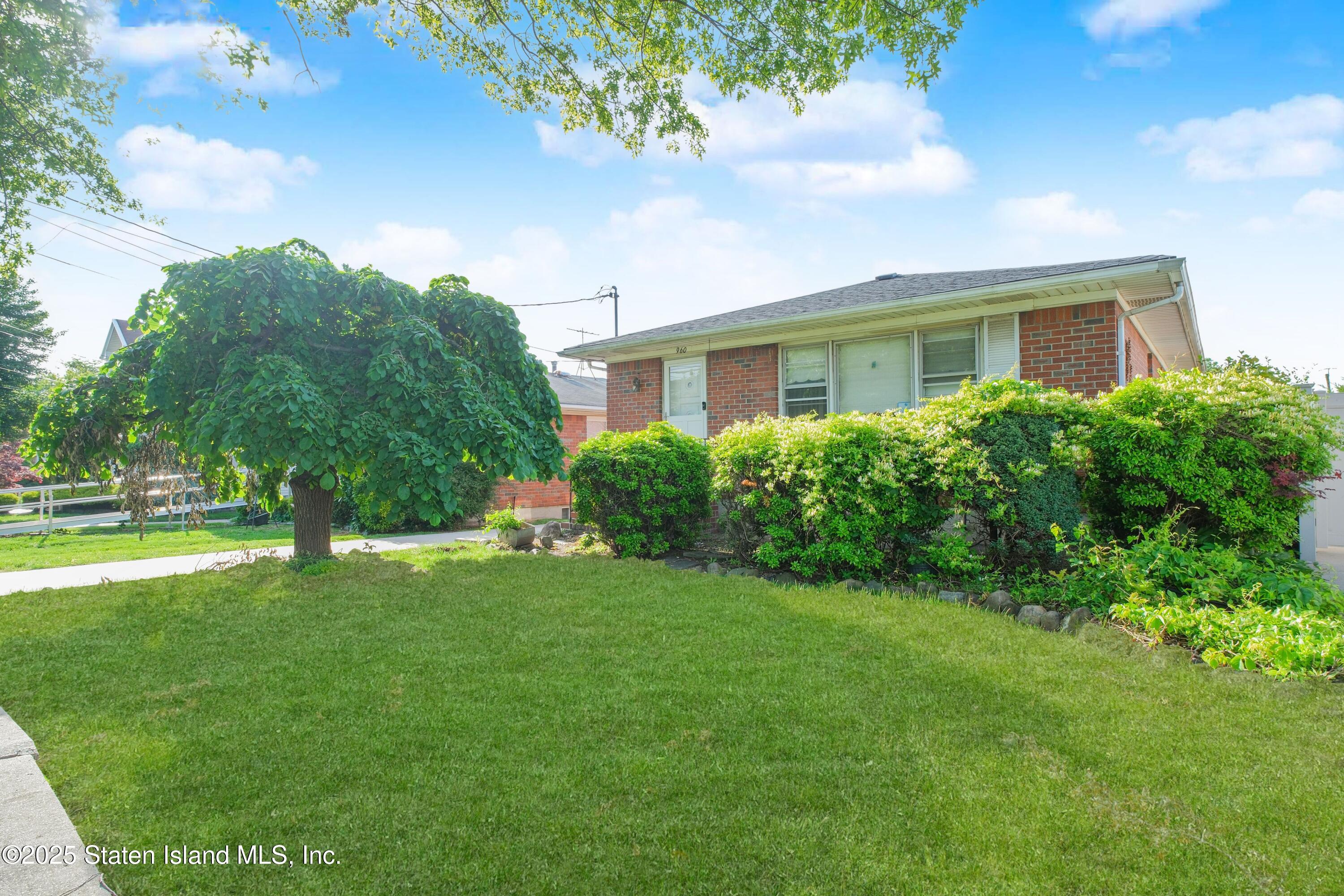 960 Rensselaer Avenue, Staten Island, New York image 9
