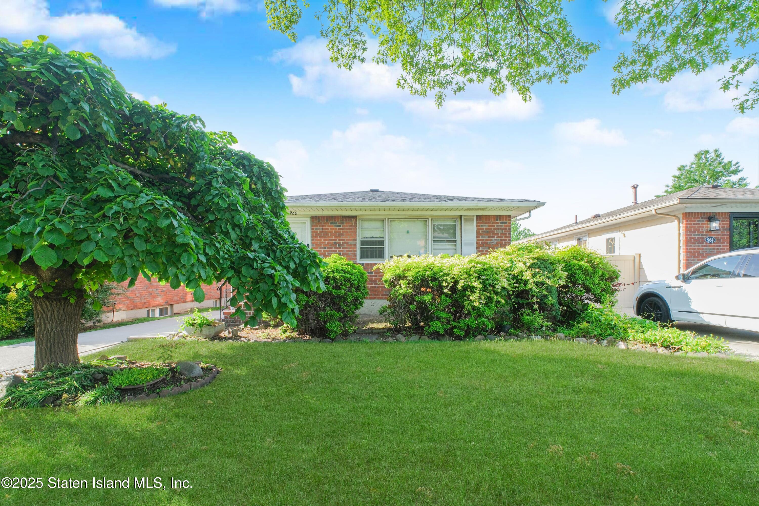 960 Rensselaer Avenue, Staten Island, New York image 5