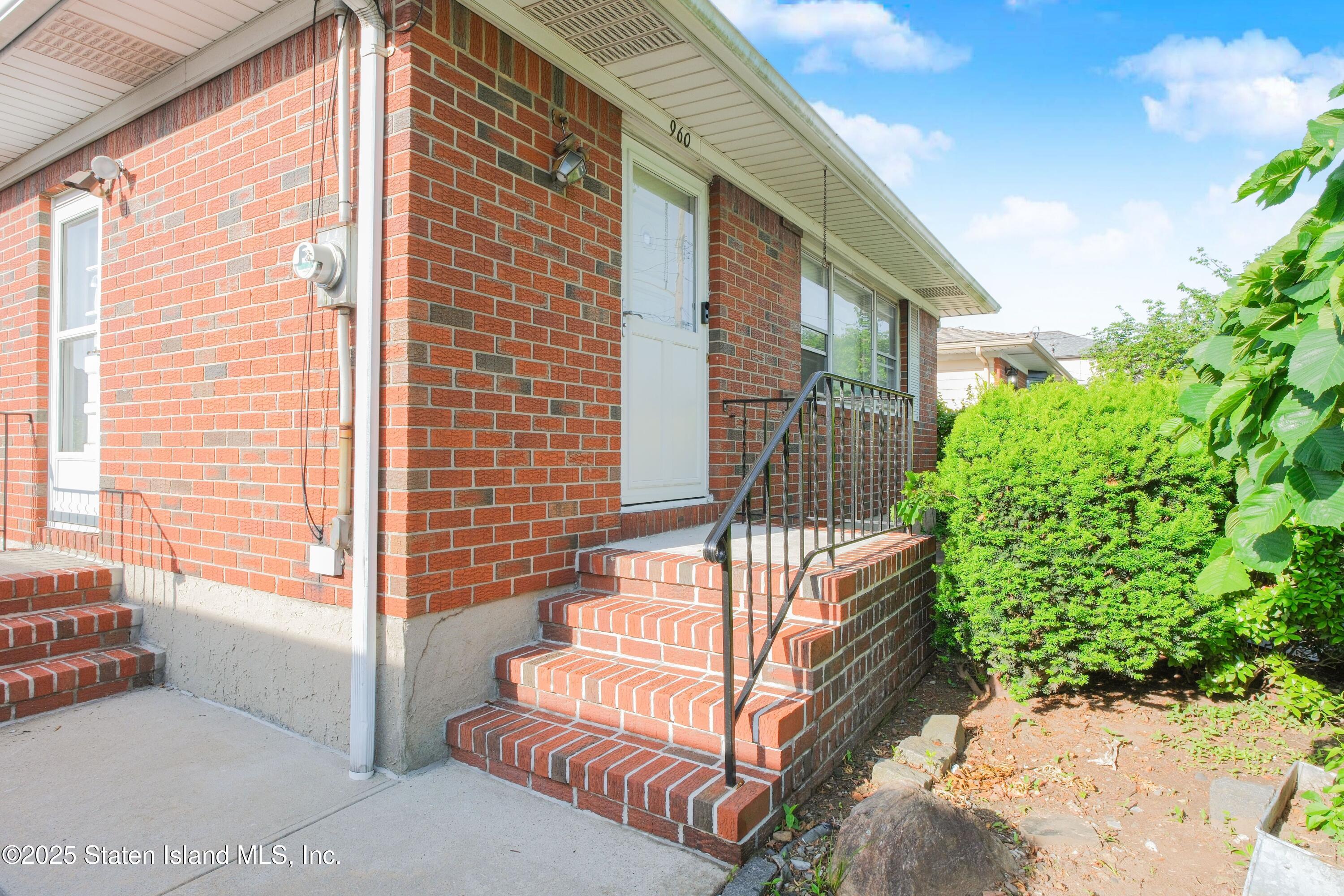 960 Rensselaer Avenue, Staten Island, New York image 8