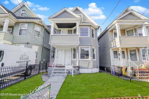 Photo of 952 Post Avenue, Staten Island, NY 10302 (MLS # 2500969)