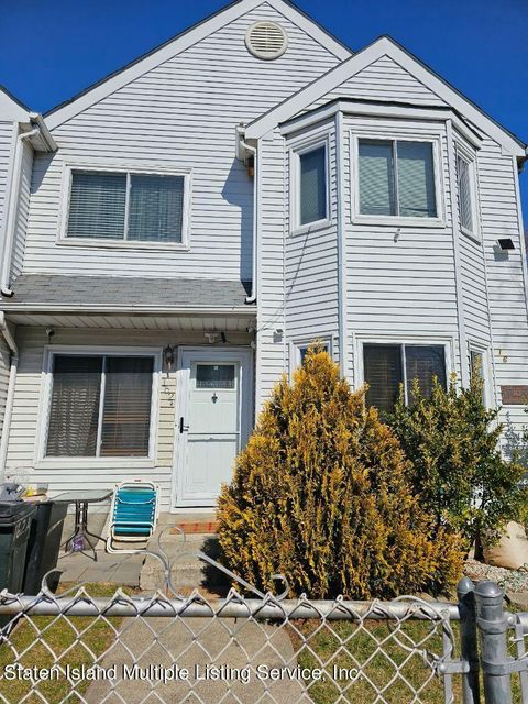 Photo of 162 Continental Place, Staten Island, NY 10303 (MLS # 2401117)