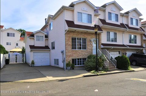 Photo of 31 Willow Lane, Staten Island, NY 10306 (MLS # 1157588)