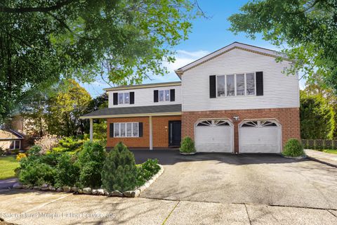 Photo of 650 Edgegrove Avenue, Staten Island, NY 10312 (MLS # 2401275)