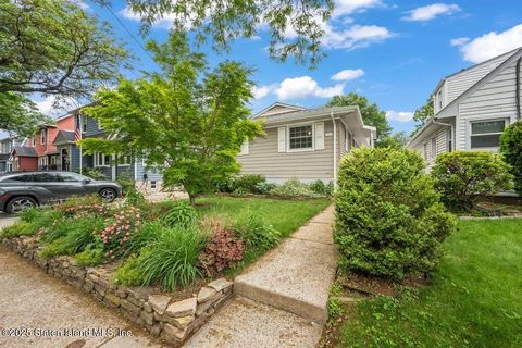 Photo of 287 Woolley Avenue, Staten Island, NY 10314 (MLS # 2502925)