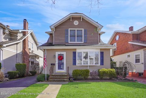 Photo of 90 10th Street, Staten Island, NY 10306 (MLS # 1160450)