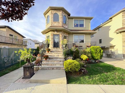 Photo of 77 Tenafly Place, Staten Island, NY 10312 (MLS # 2406452)