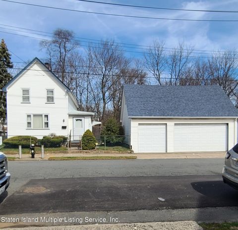 Photo of 17 Heusden Street, Staten Island, NY 10303 (MLS # 2401251)