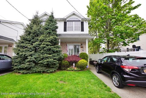 Photo of 102 Linwood Avenue, Staten Island, NY 10305 (MLS # 1161352)