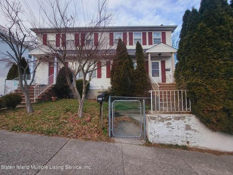 Photo of 101 Swan Street, Staten Island, NY 10301 (MLS # 1160550)