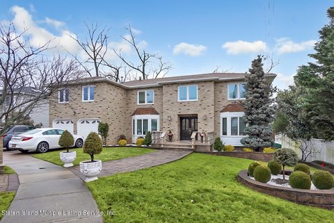 Photo of 35 Nancy Lane, Staten Island, NY 10307 (MLS # 1159781)