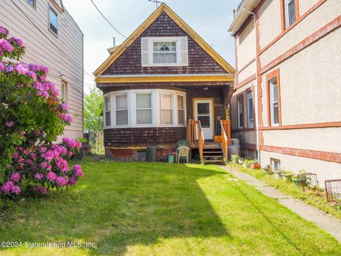 Photo of 11 Hylan Boulevard, Staten Island, NY 10305 (MLS # 2402949)
