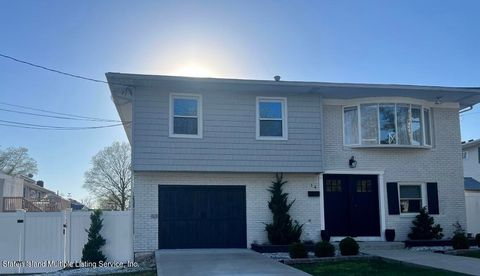 Photo of 14 Elizabeth Place, Staten Island, NY 10309 (MLS # 1161656)