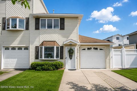 Photo of 504 Medina Street, Staten Island, NY 10306 (MLS # 2602809)