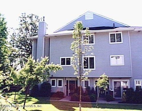 Photo of 97 Commodore Drive, Staten Island, NY 10309 (MLS # 2506828)