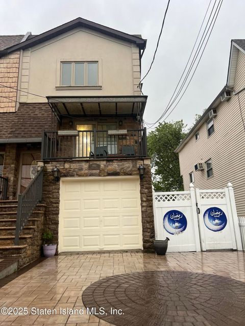 Photo of 860 Tysens Lane, Staten Island, NY 10306 (MLS # 2502946)