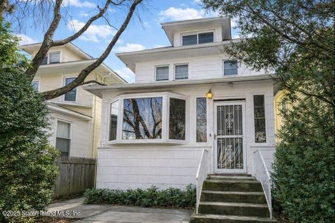 Photo of 4 Vreeland Street, Staten Island, NY 10302 (MLS # 2507182)